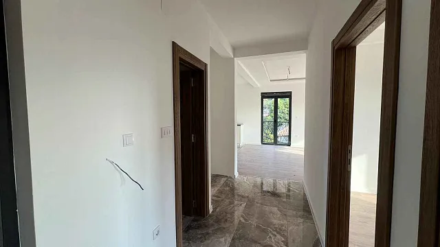 Zwei helle Wohnungen zum Verkauf in Tivat nahe dem Zentrum — photo 6